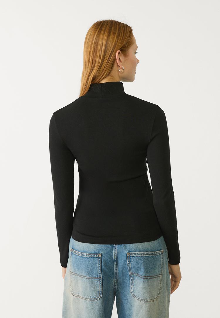 camiseta cuello subido