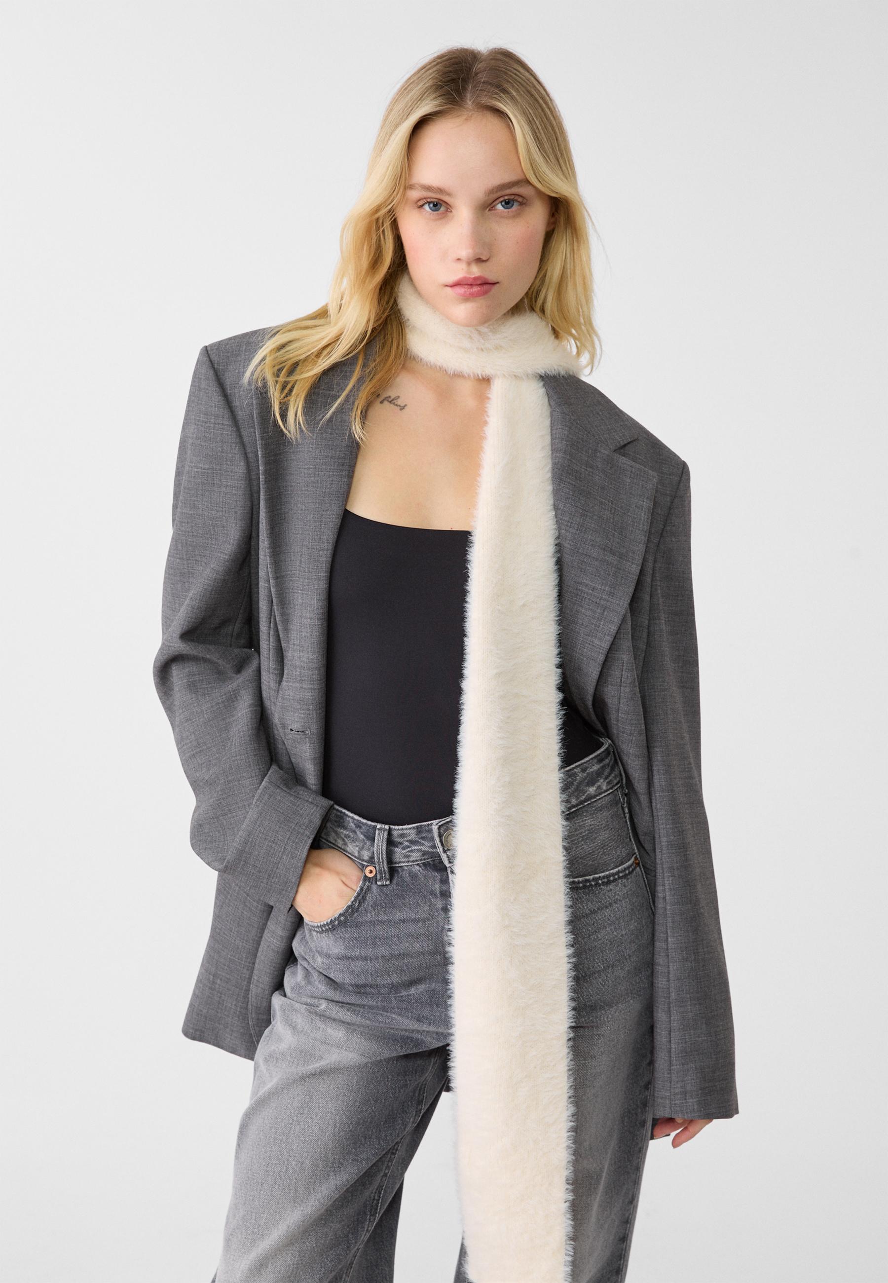 Soft touch faux fur scarf Women s fashion Stradivarius Worldwide