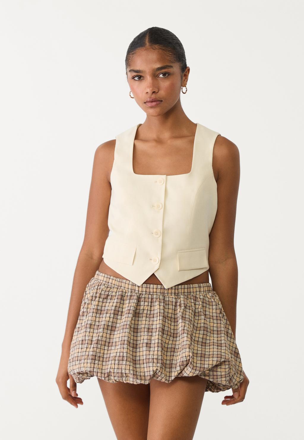 Short vest with a square-cut neckline