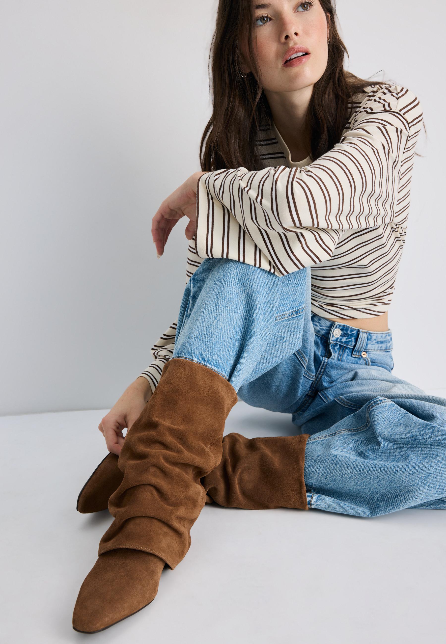 Flat leather slouchy joots — BEIGE