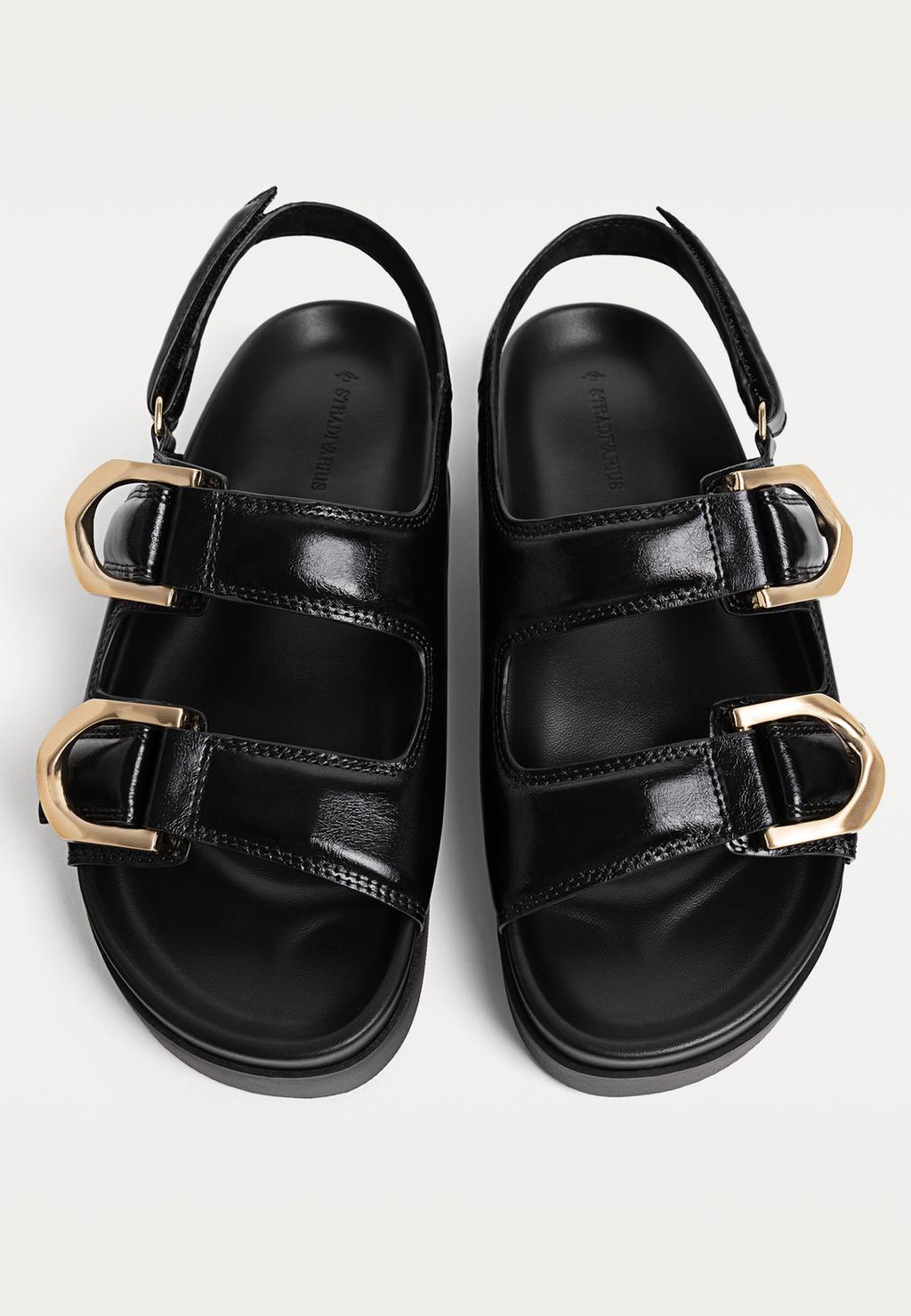 Sandalias planas hebillas