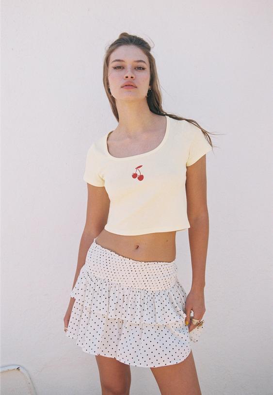 camiseta crop estampado