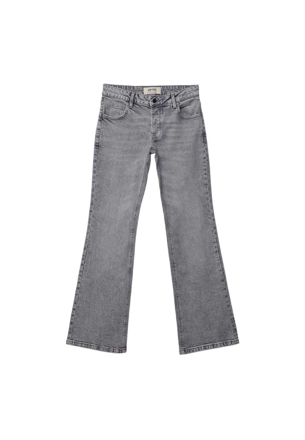 Low-waist flare jeans