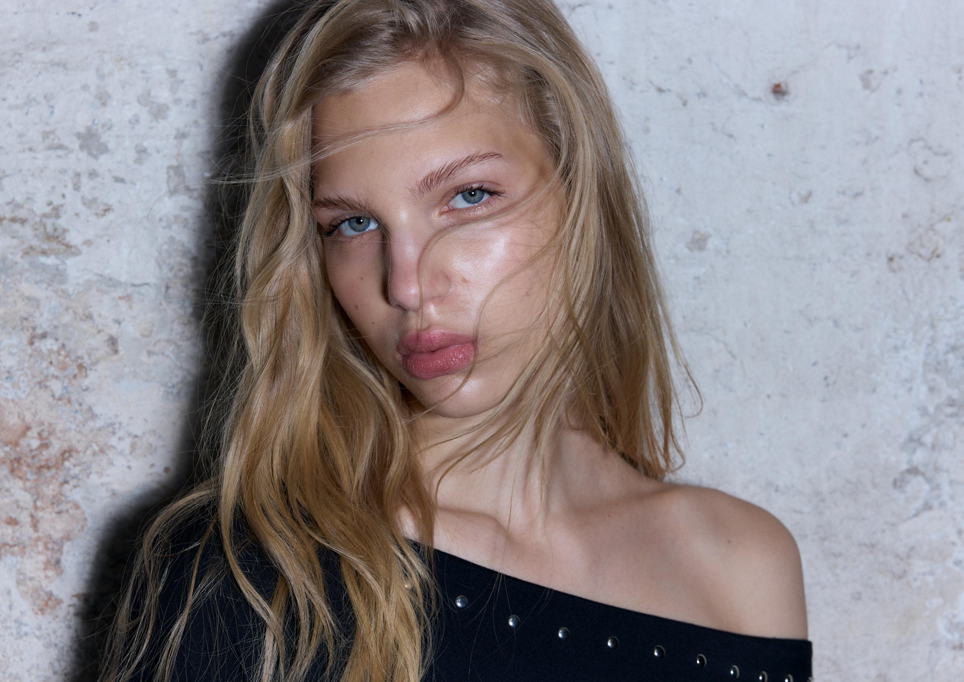 Asymmetric T-shirt with studs — Black