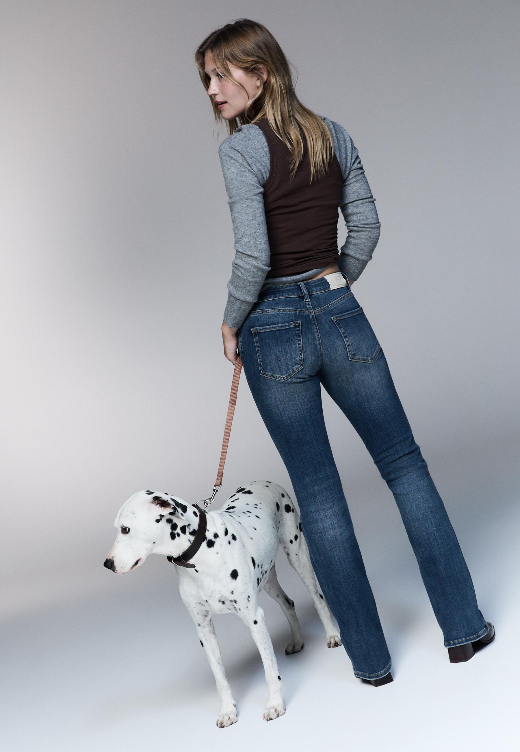 D67 slim bootcut jeans — MEDIUM DENIM WASH