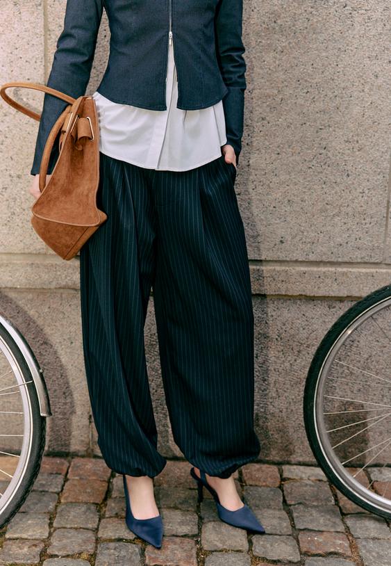 Stradivarius Smart Balloon Fit Trousers Navy Blue L