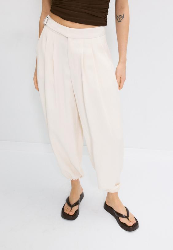 Stradivarius Balloon Trousers With Buckle Ecru 4