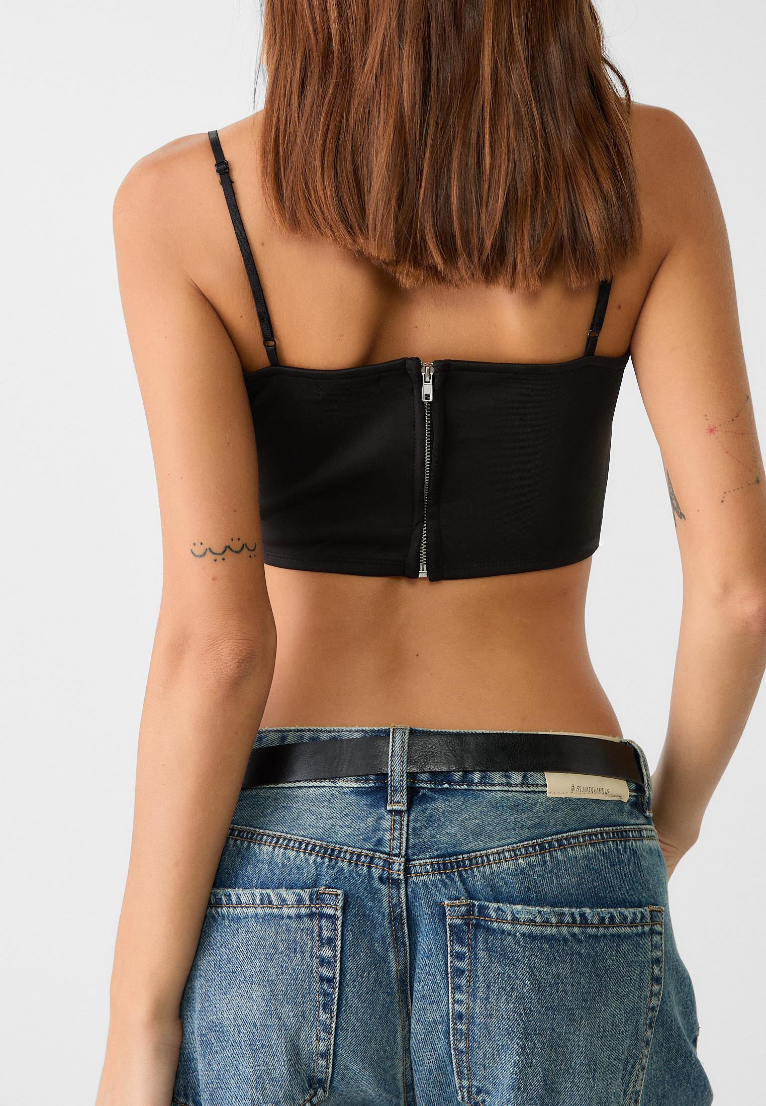 Top corto stradivarius sale