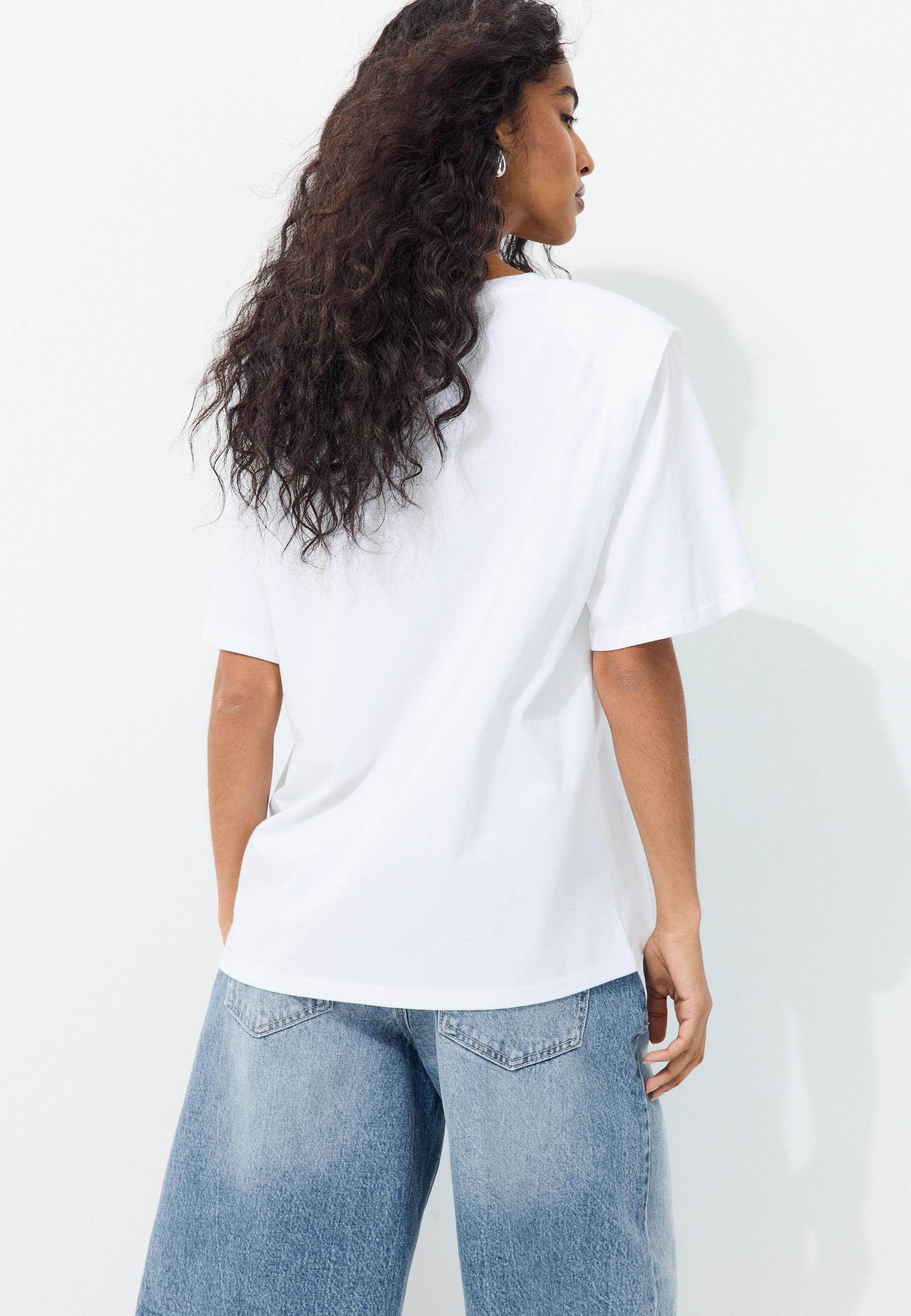Padded shoulder T-shirt — Ecru