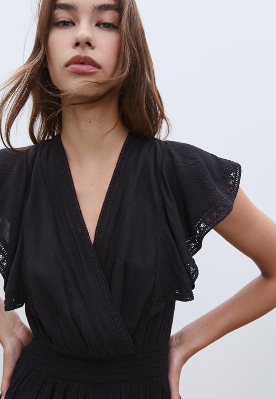 vestido fluido corto volantes