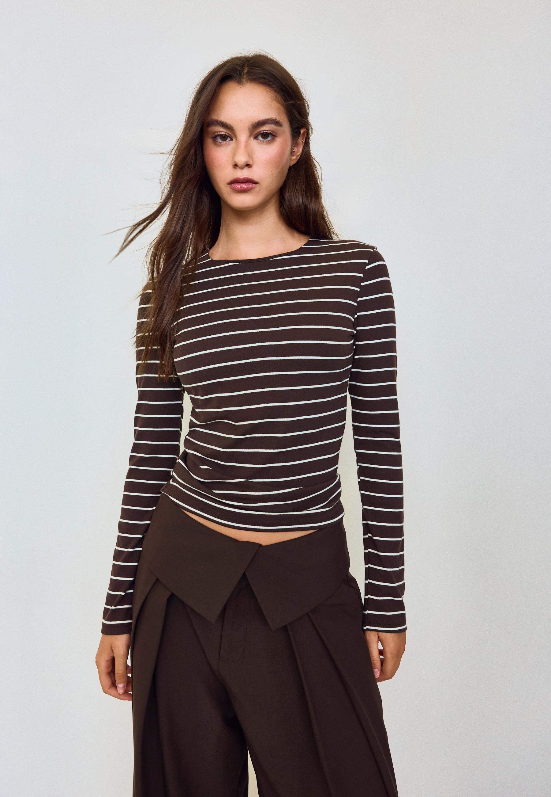 Stradivarius Basic Μπλούζα Με Μακρύ Μανίκι Καφέ S
