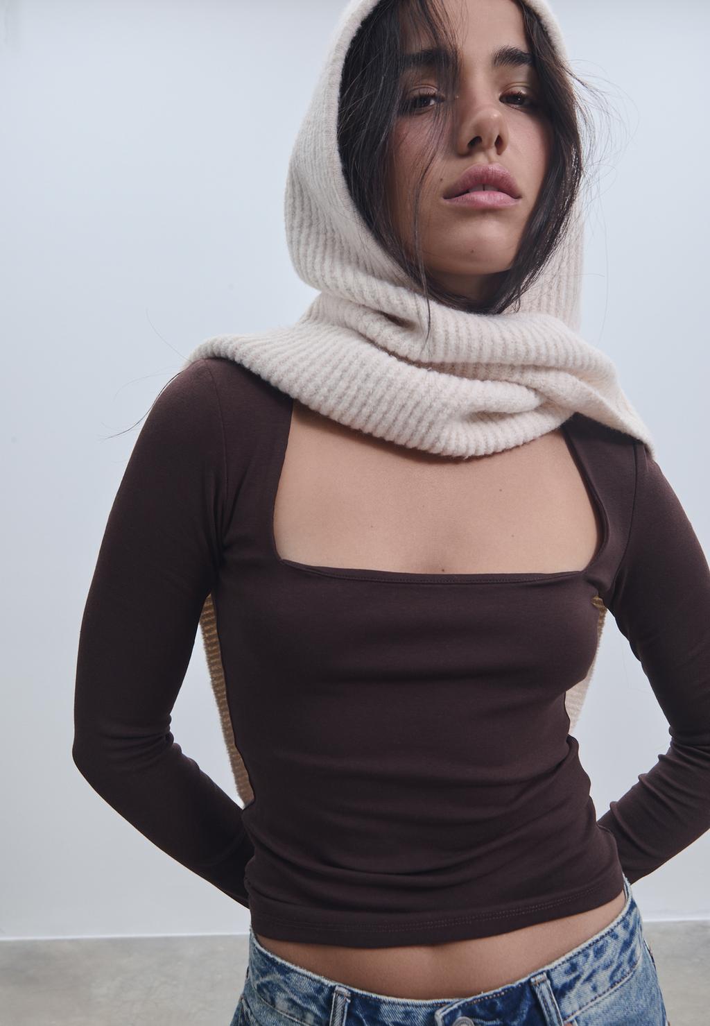 Basic T-shirt with square neckline