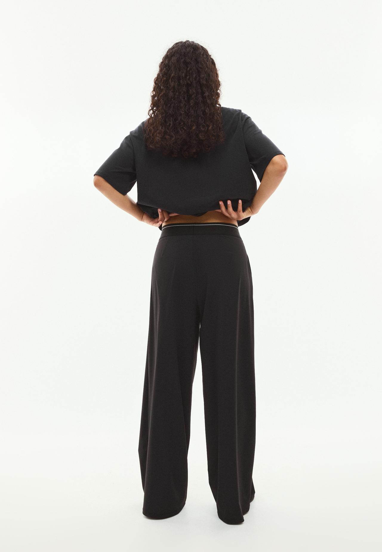 Light tech joggers with elasticated waistband — Black