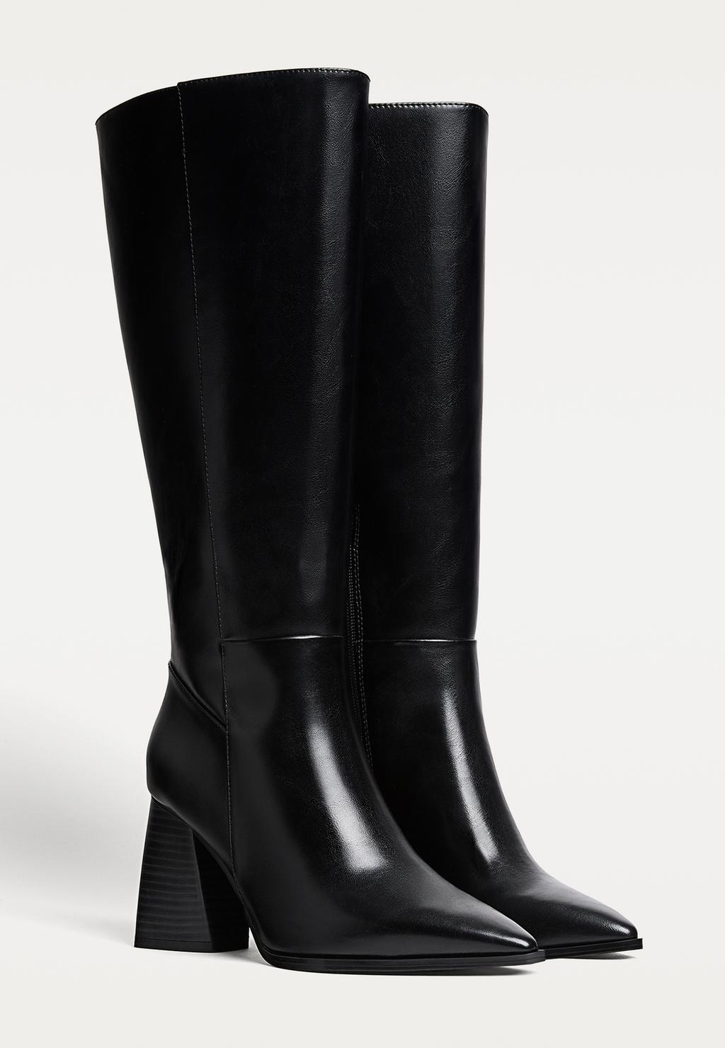 High-heeled boots