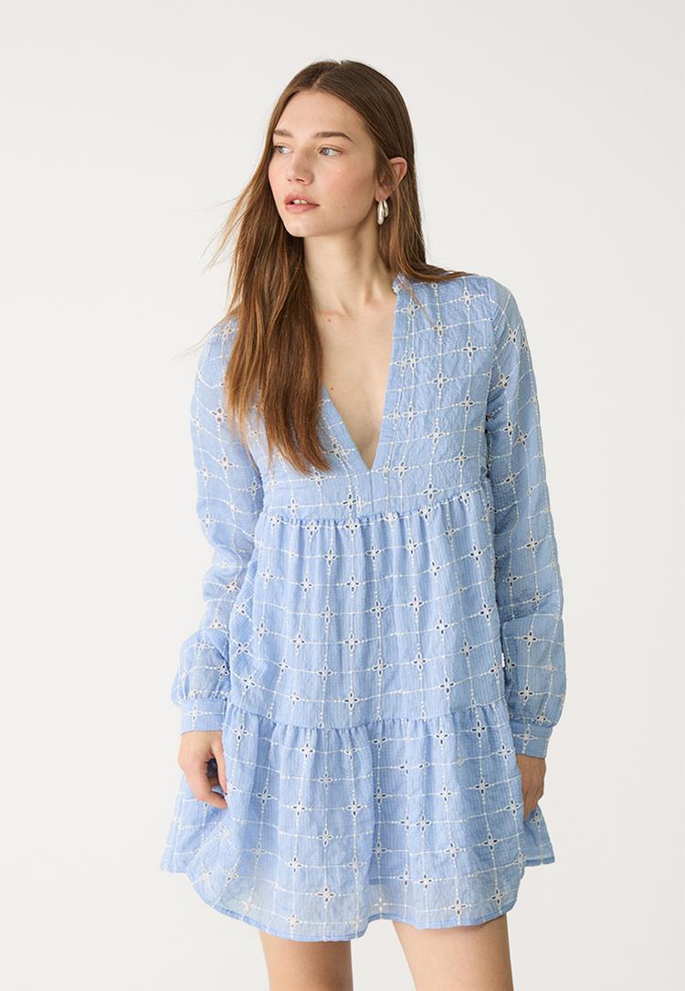 vestido corto fluido bordados
