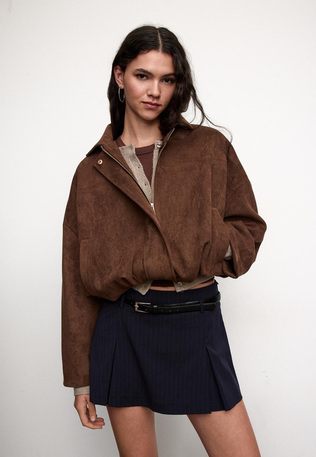 Mini-Hosenrock mit Gürtel und Streifenmuster