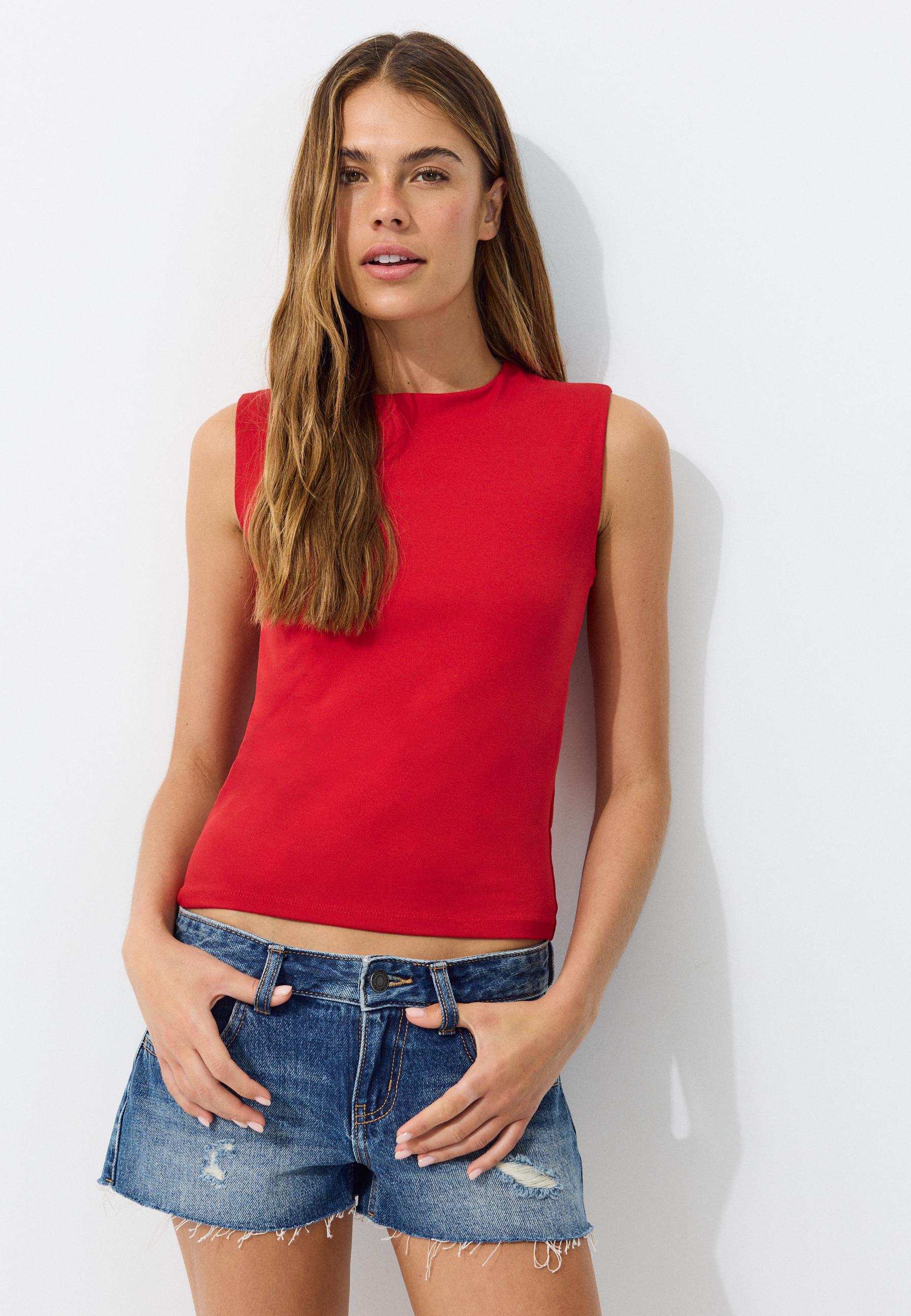 Basic Sleeveless T-Shirt — Red
