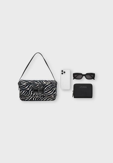 Shoulder bag with metal closure — Ecru 6