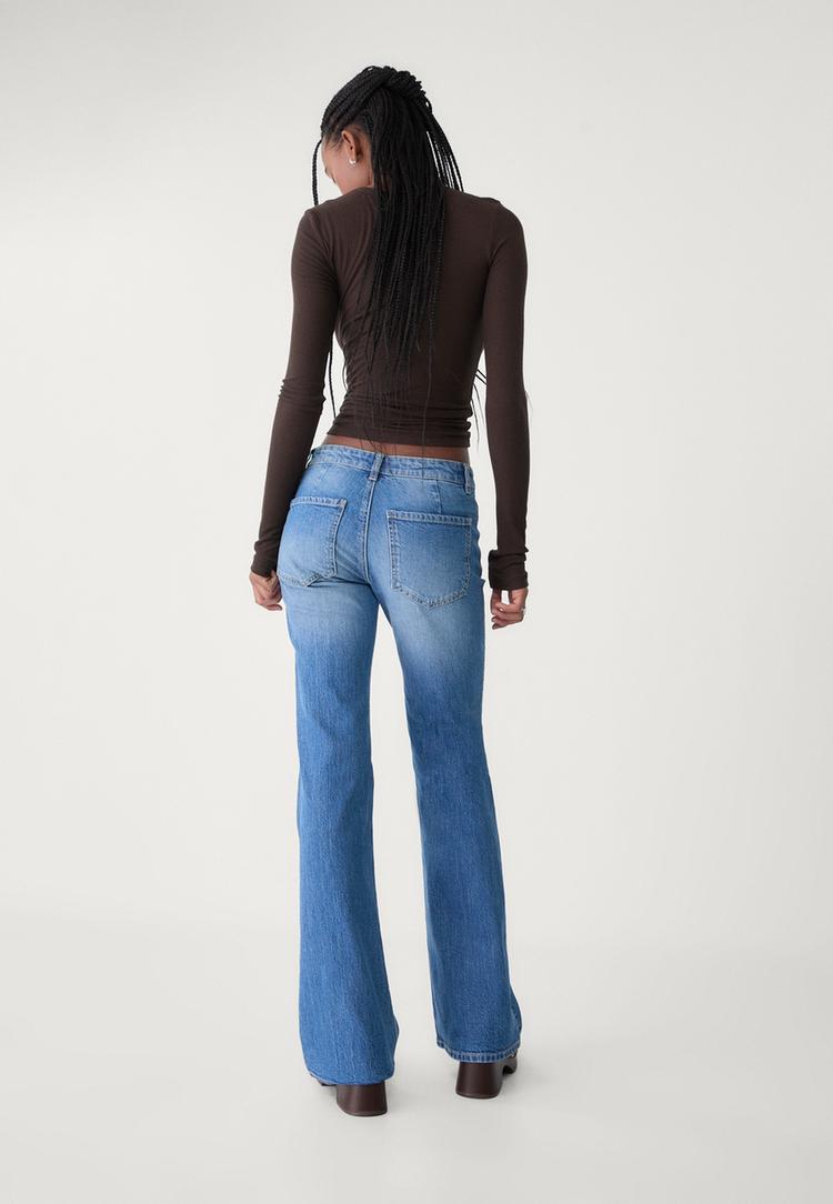 jeans flare bolsillos
