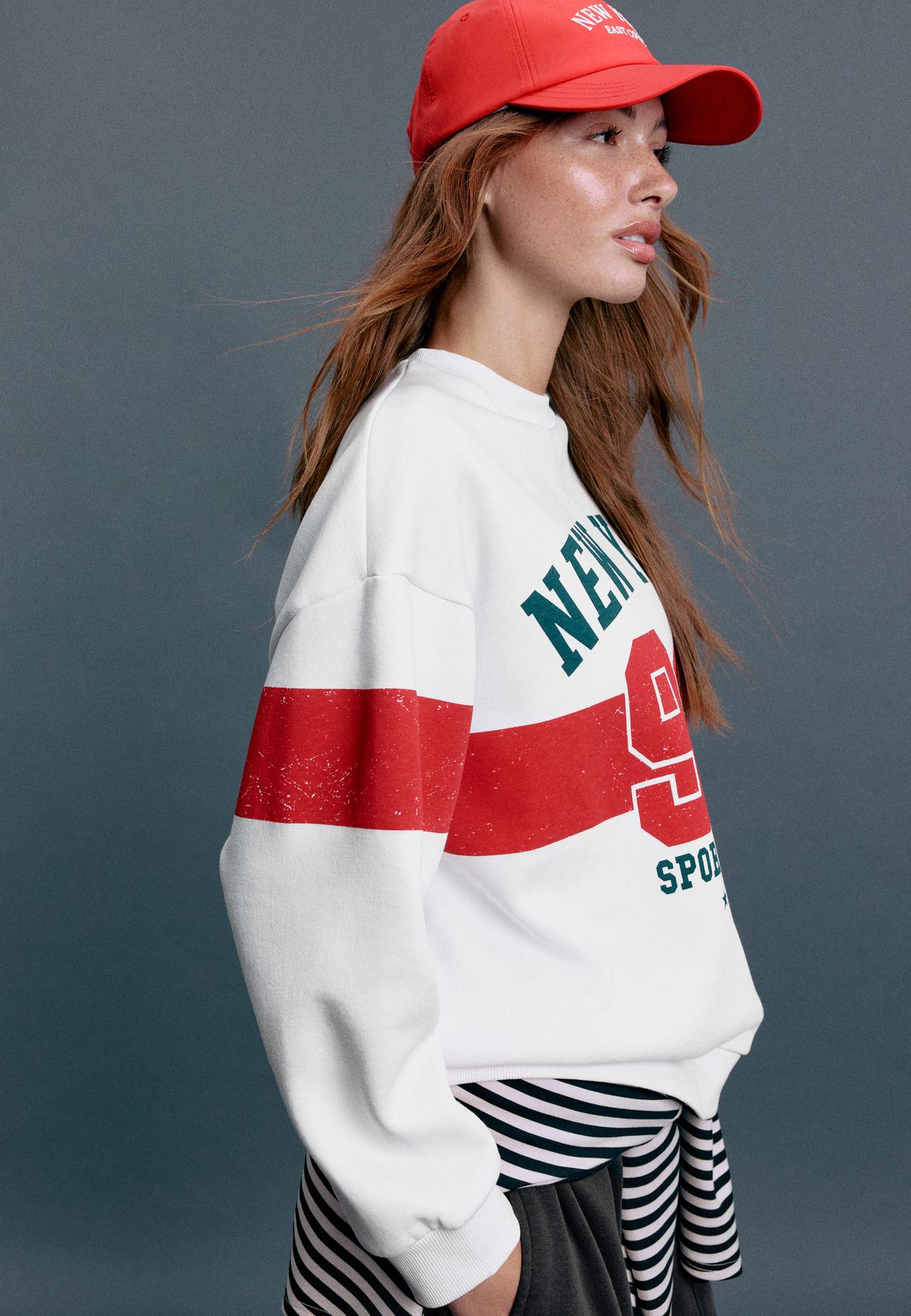 Regular-fit cotton blend sweatshirt with positional print — Red