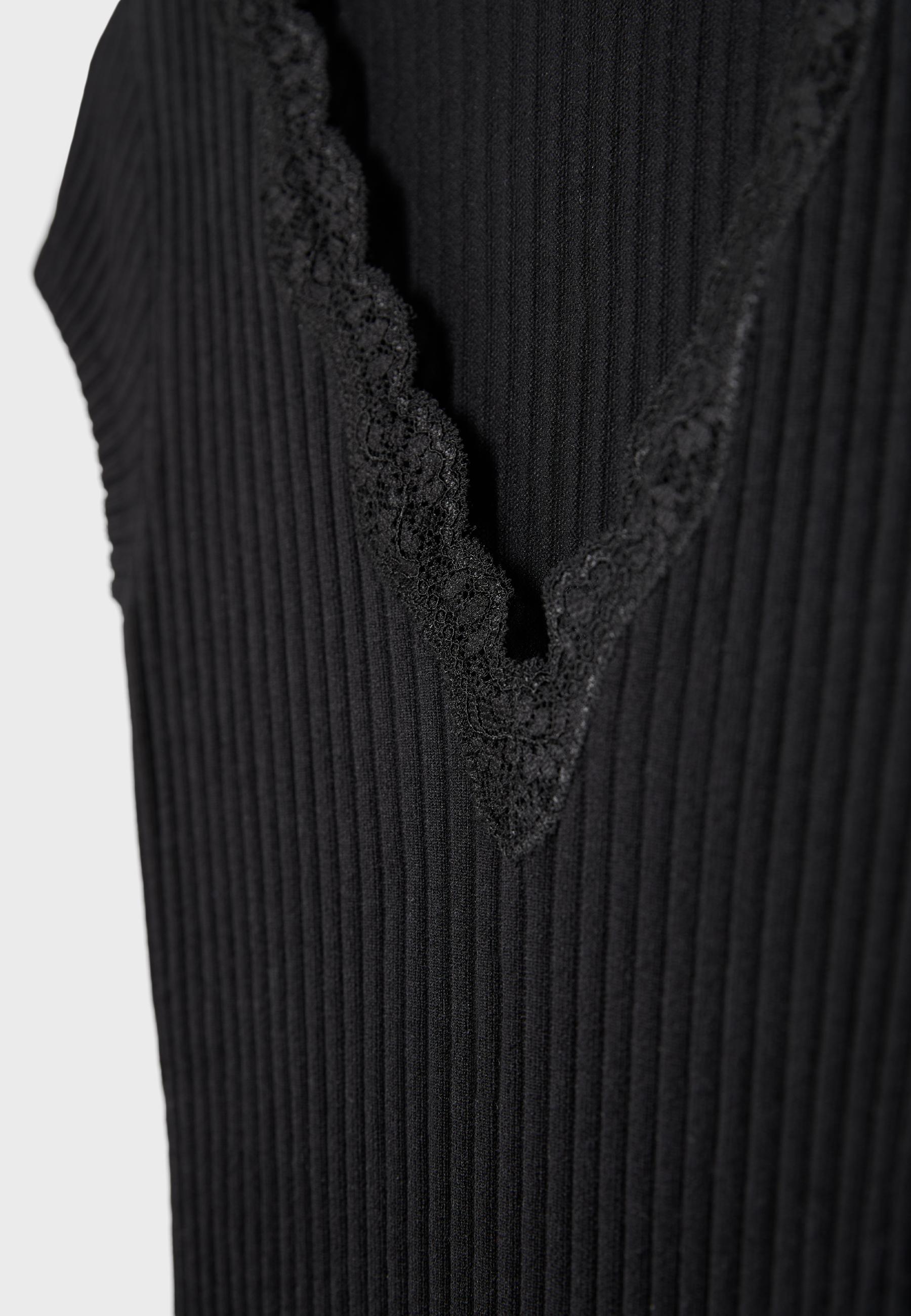 V-neck lace short sleeve T-shirt — Black