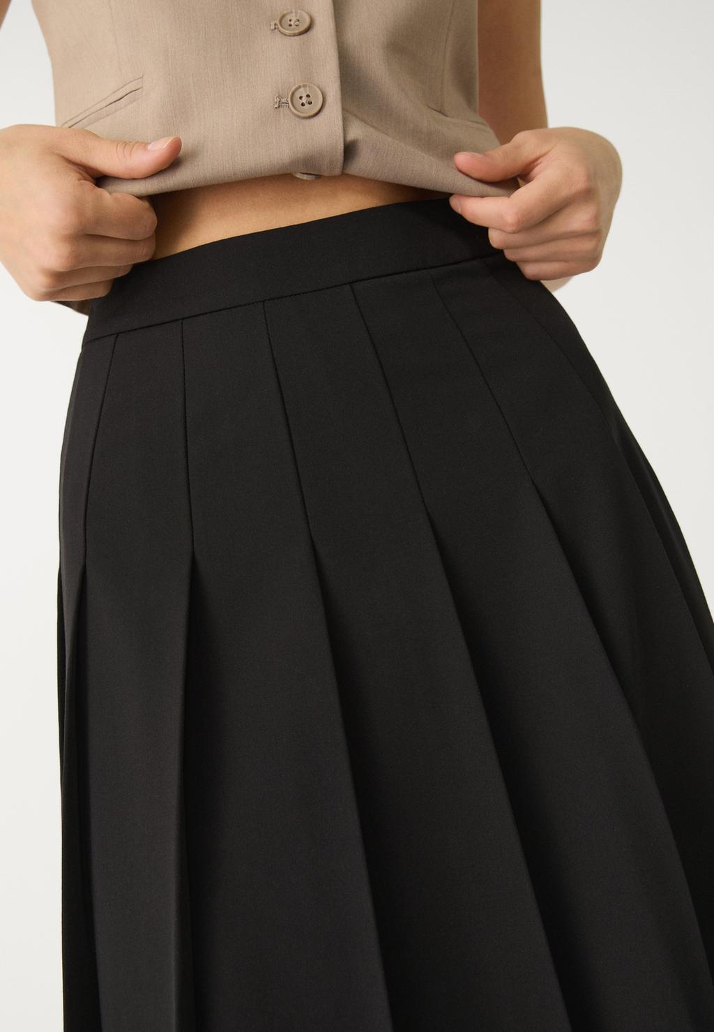 Midi skirt with box pleats
