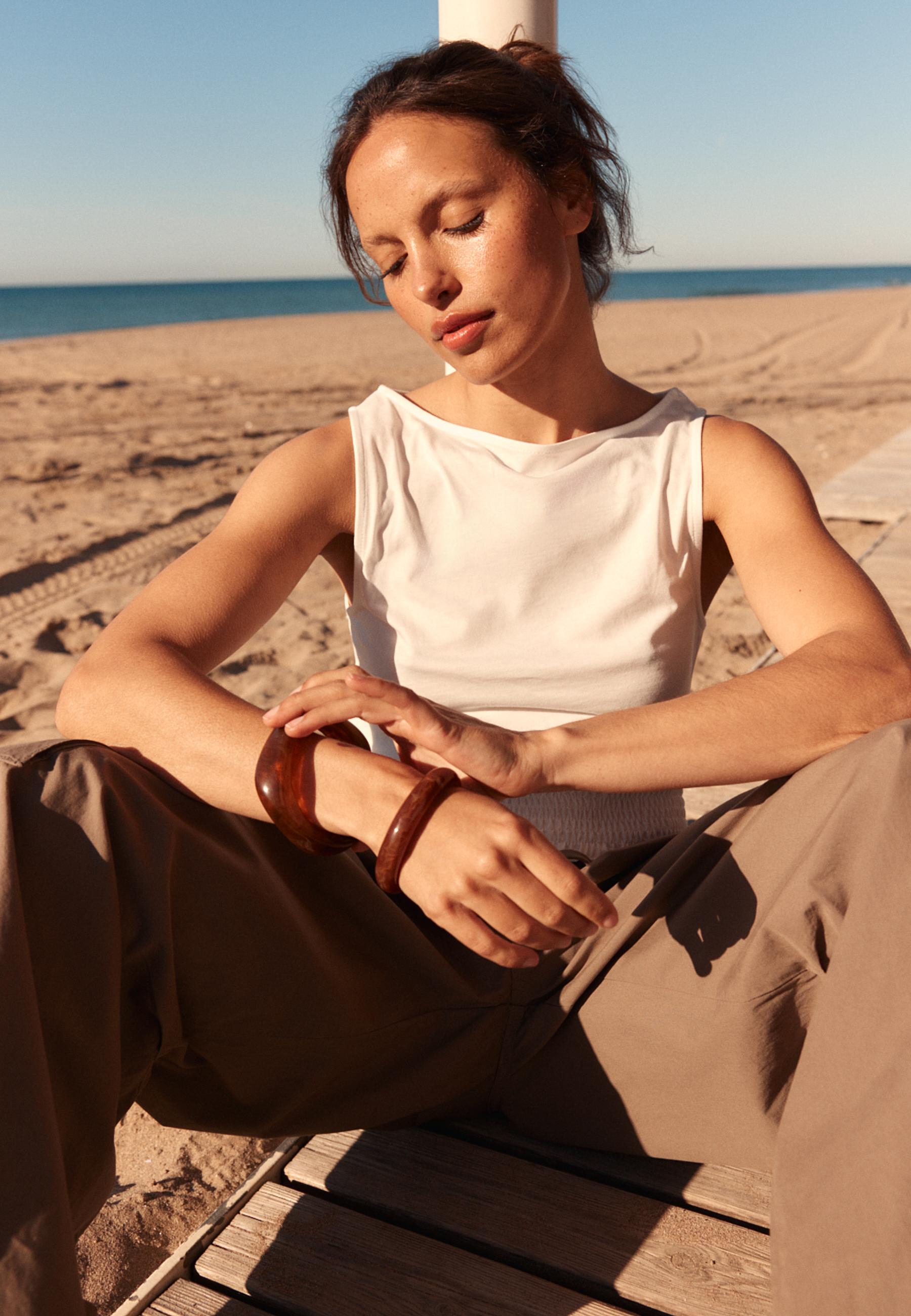 Elasticated T-shirt — Ecru