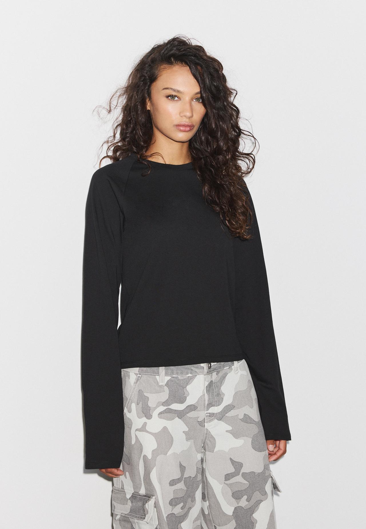 Long sleeve round neck T-shirt — Black