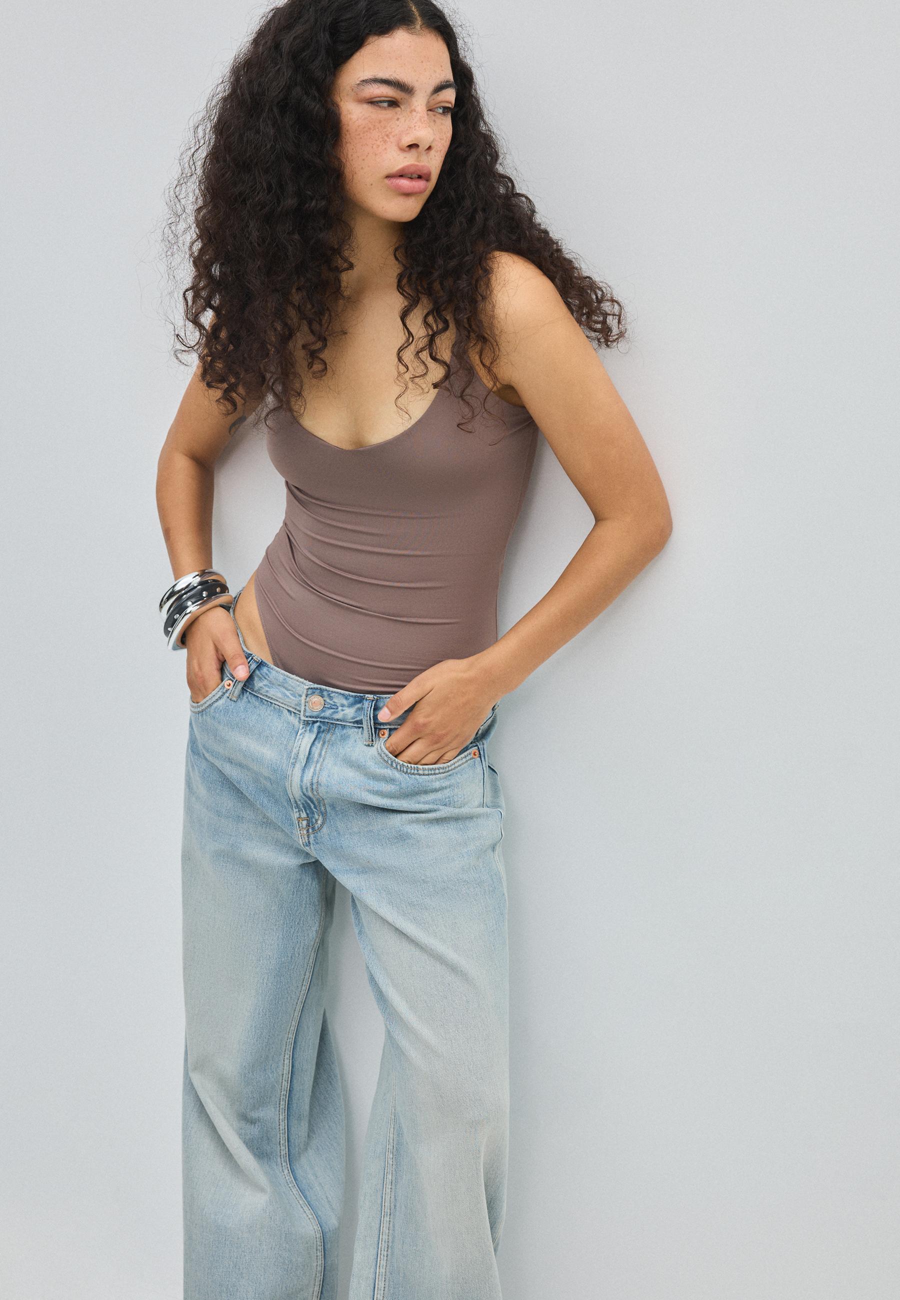 V yaka askılı body