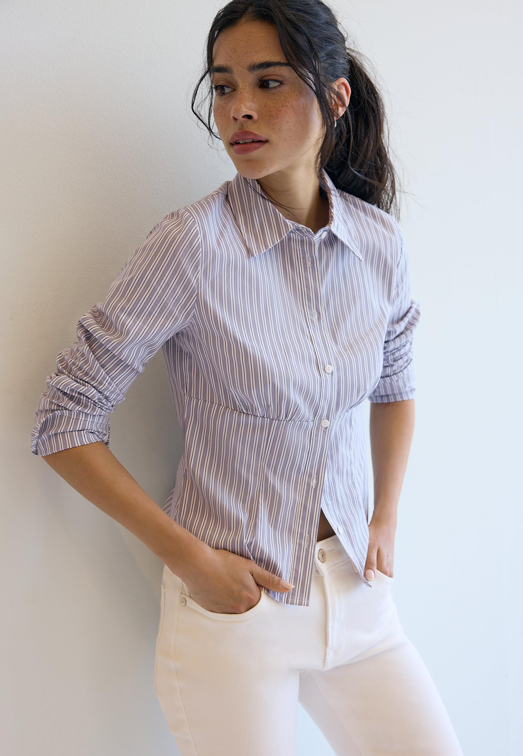 Fitted shirt with underbust seam — Pearl grey