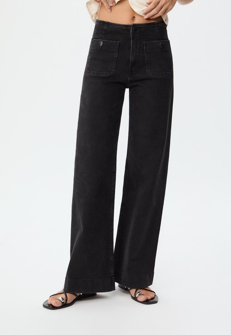 d77-jeans-mit-minimalistischen-taschen