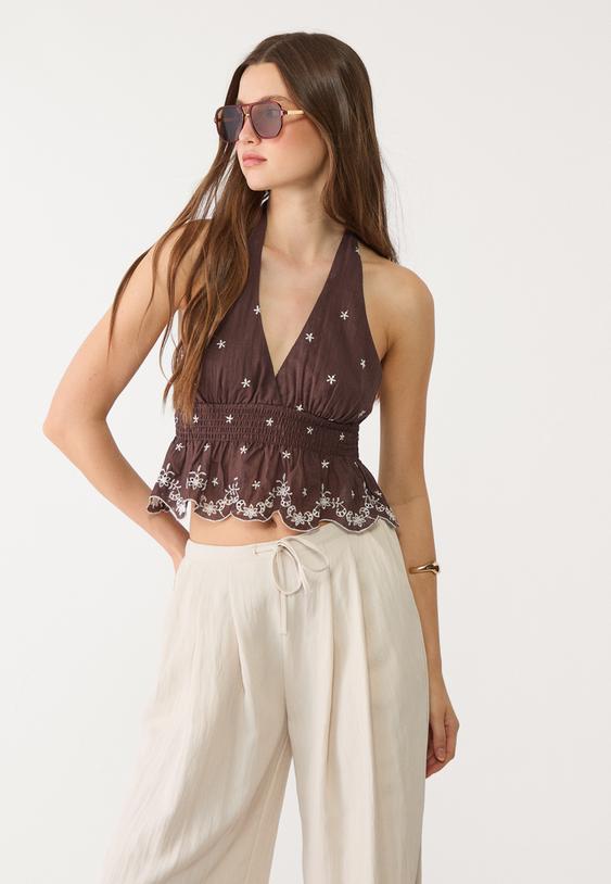 top halter bordado contraste