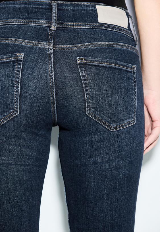 Stradivarius Low-Rise Slim Fit Jeans Medium Denim Wash 4