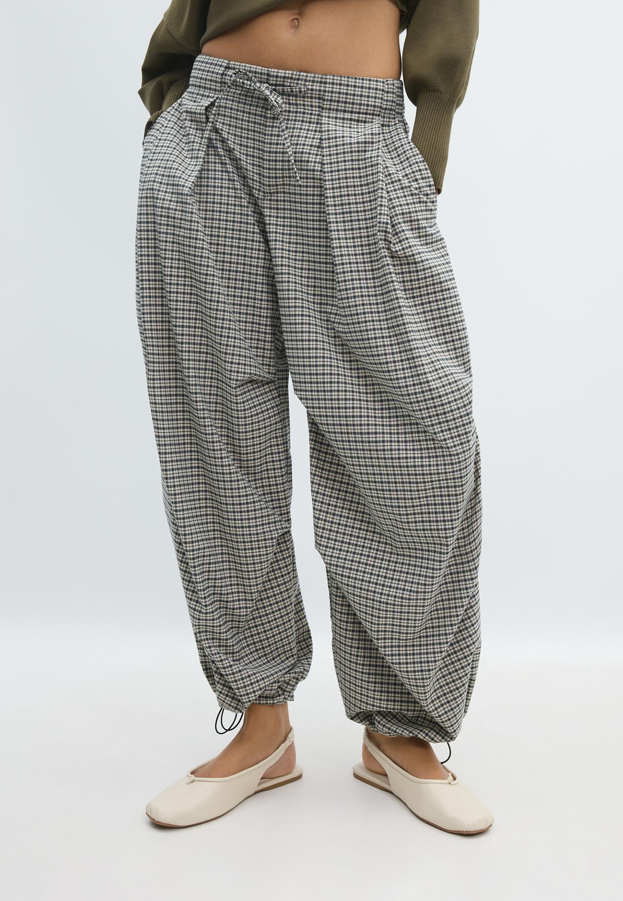 Technical trousers with pleat detail and print — Black