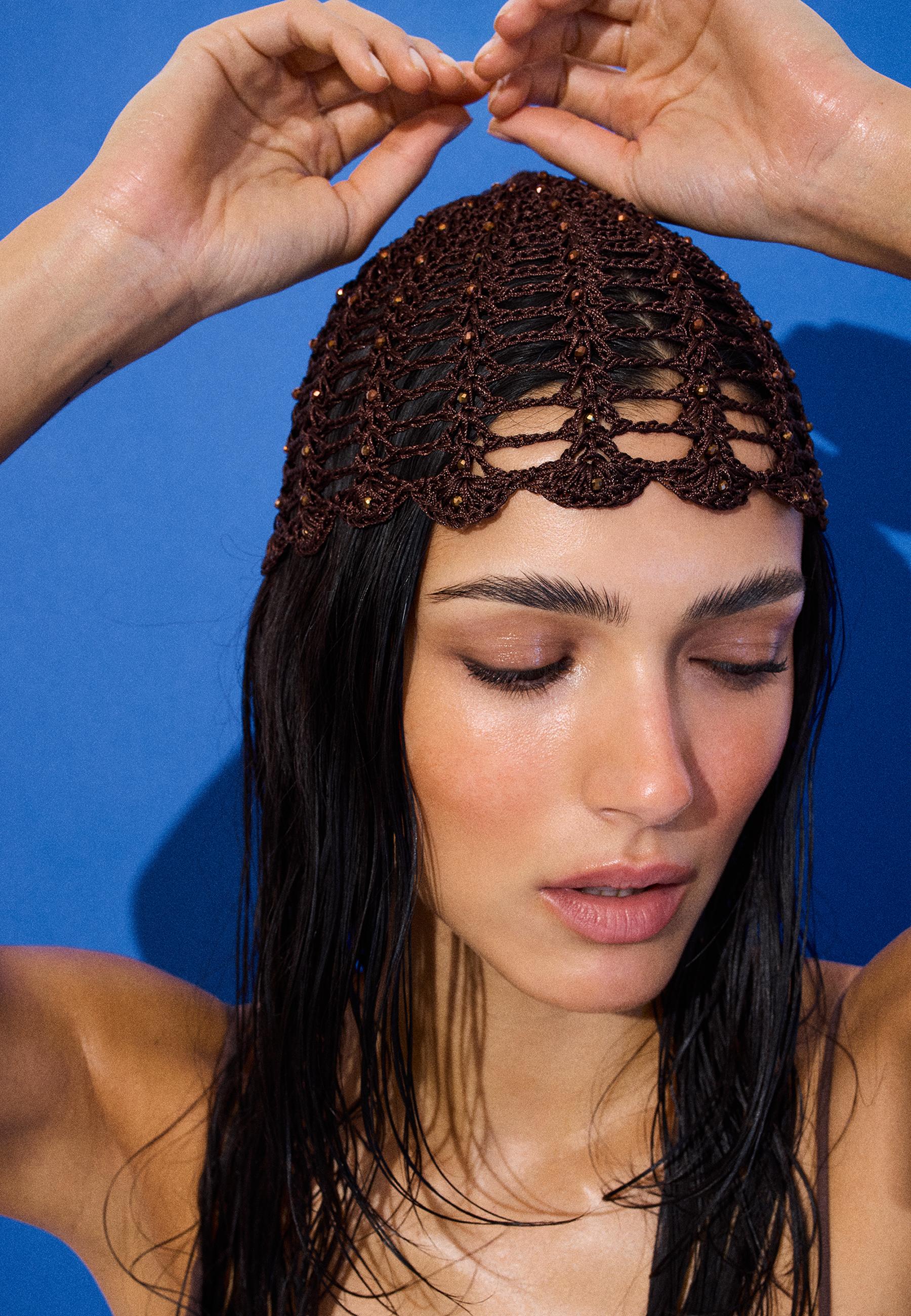 Crochet cap with rhinestones — Brown