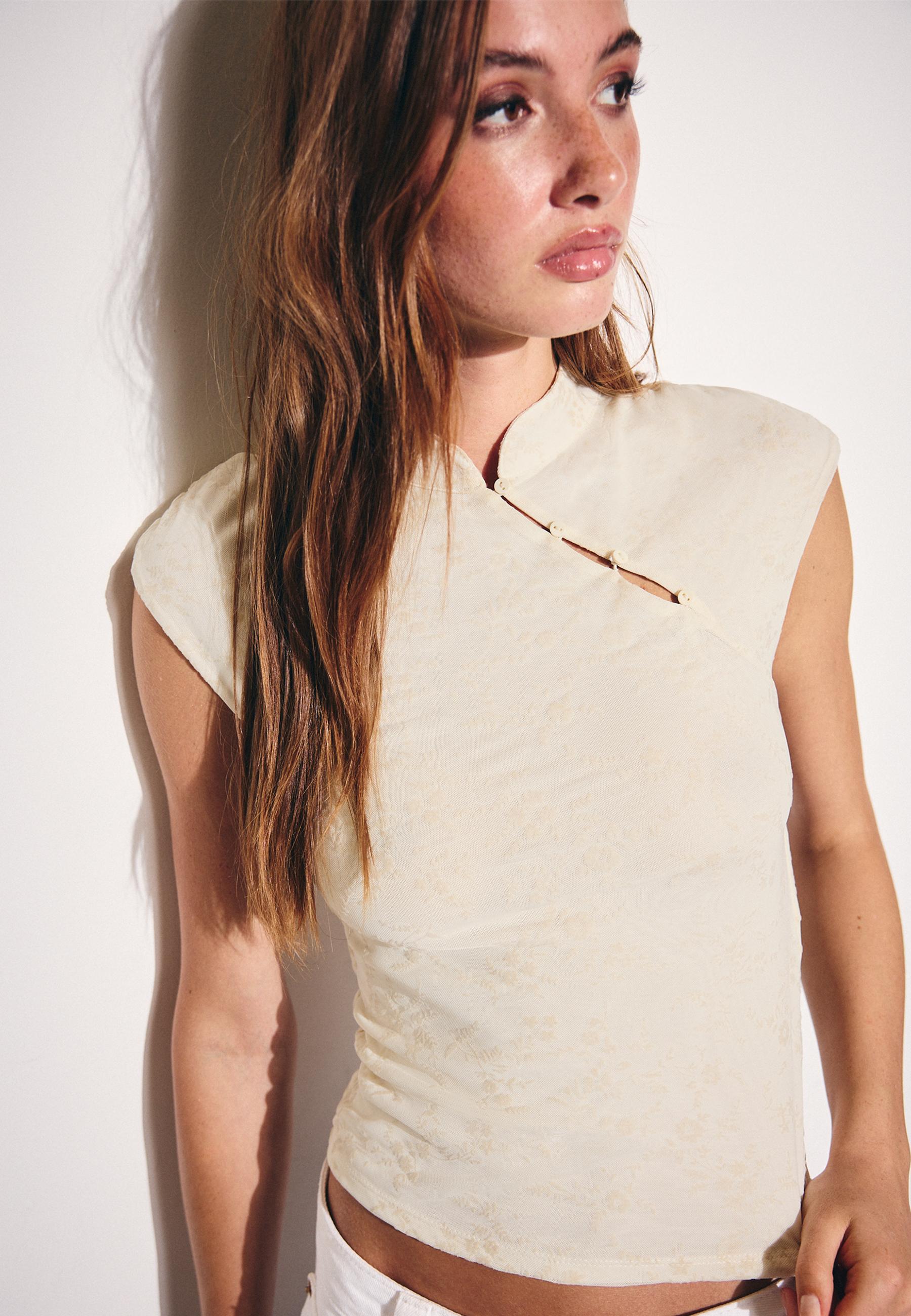 Flocked stand collar T-shirt — Ecru