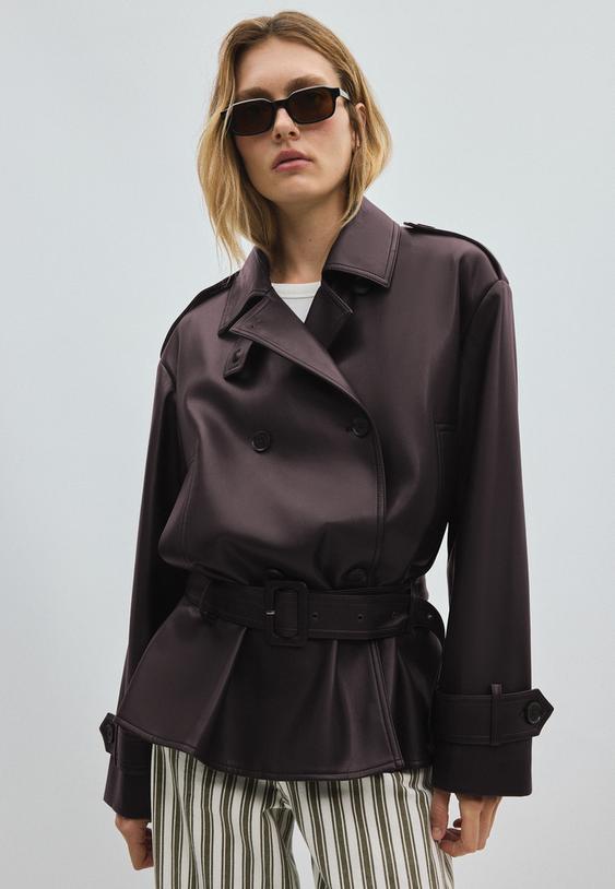 trench peplum efecto piel