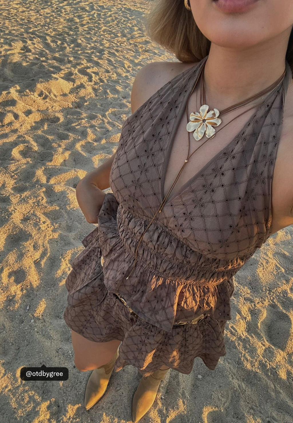 Atasan halter bersulam