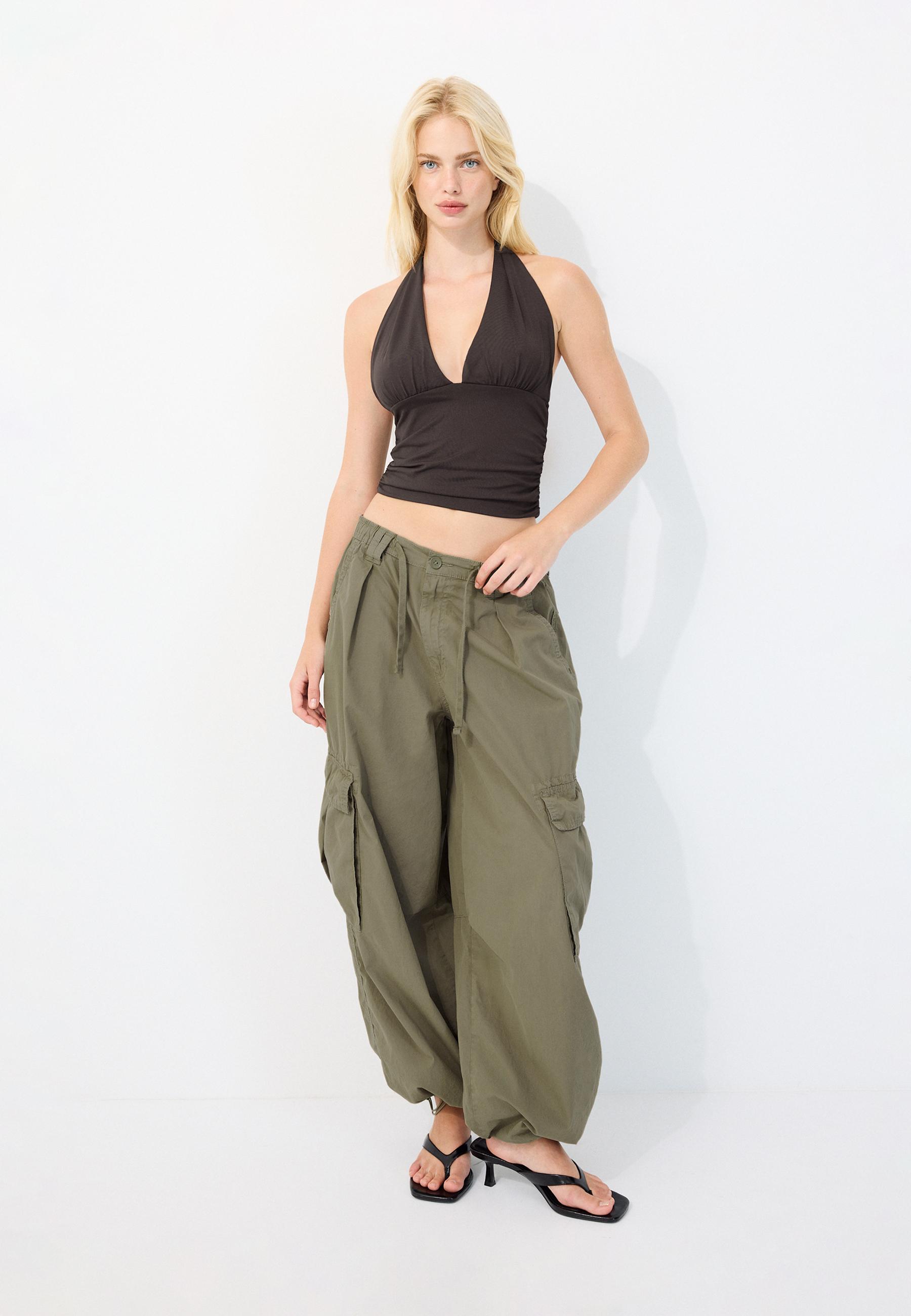 Stradivarius Τοπ Halter Με Σούρες Και Δέσιμο Στο Λαιμό Καφέ Xs