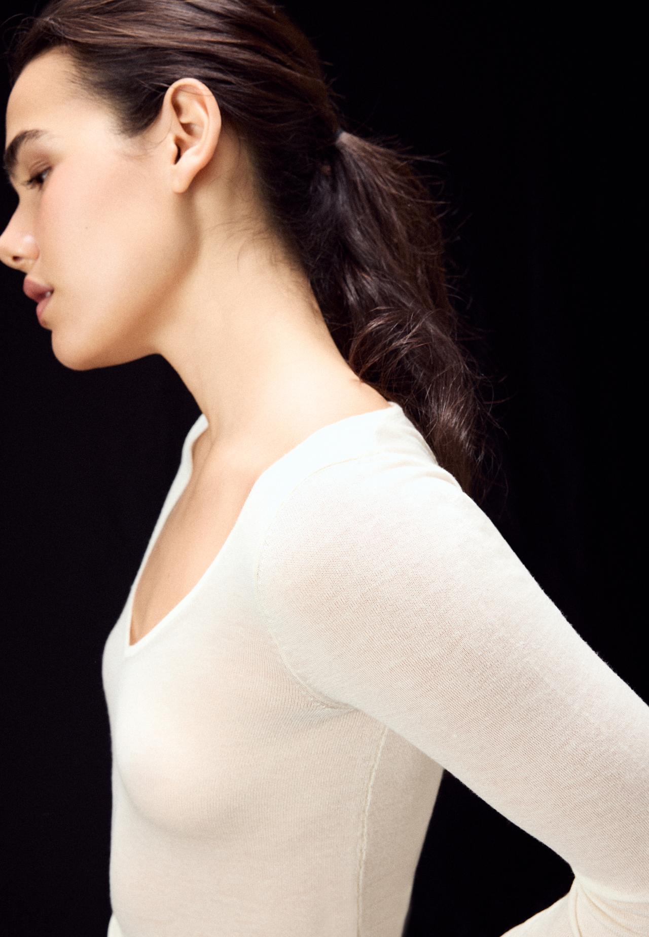 Basic wool and silk V-neck sweater — Vanilla