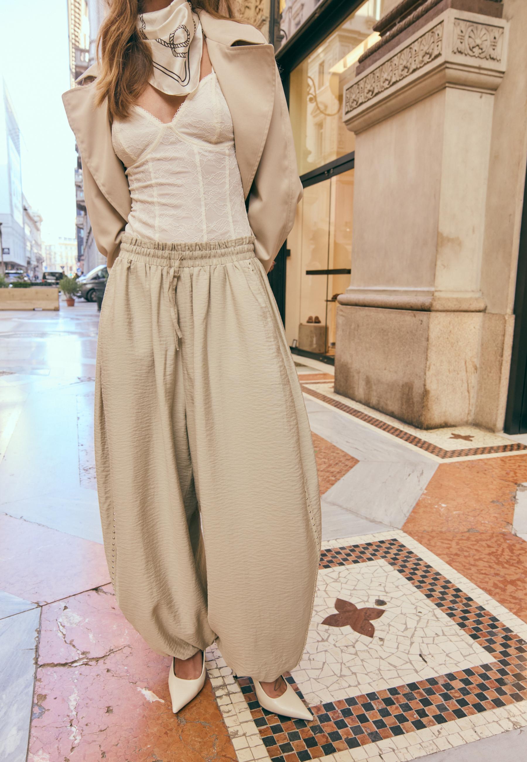 Studded sarouel trousers - Women's fashion | Stradivarius Nederland