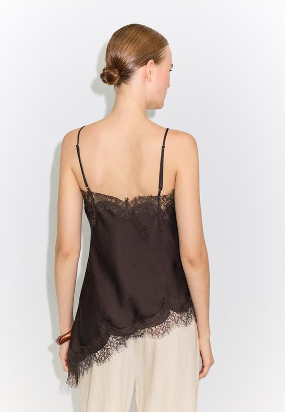 asymmetrische kanten top met lingerielook