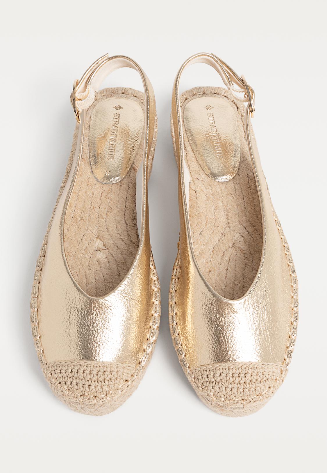 Alpargatas destalonadas metalizadas Stradivarius Honduras