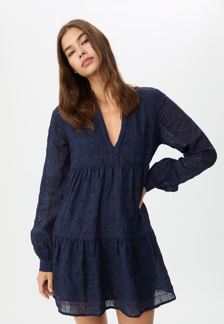 vestido corto fluido bordados