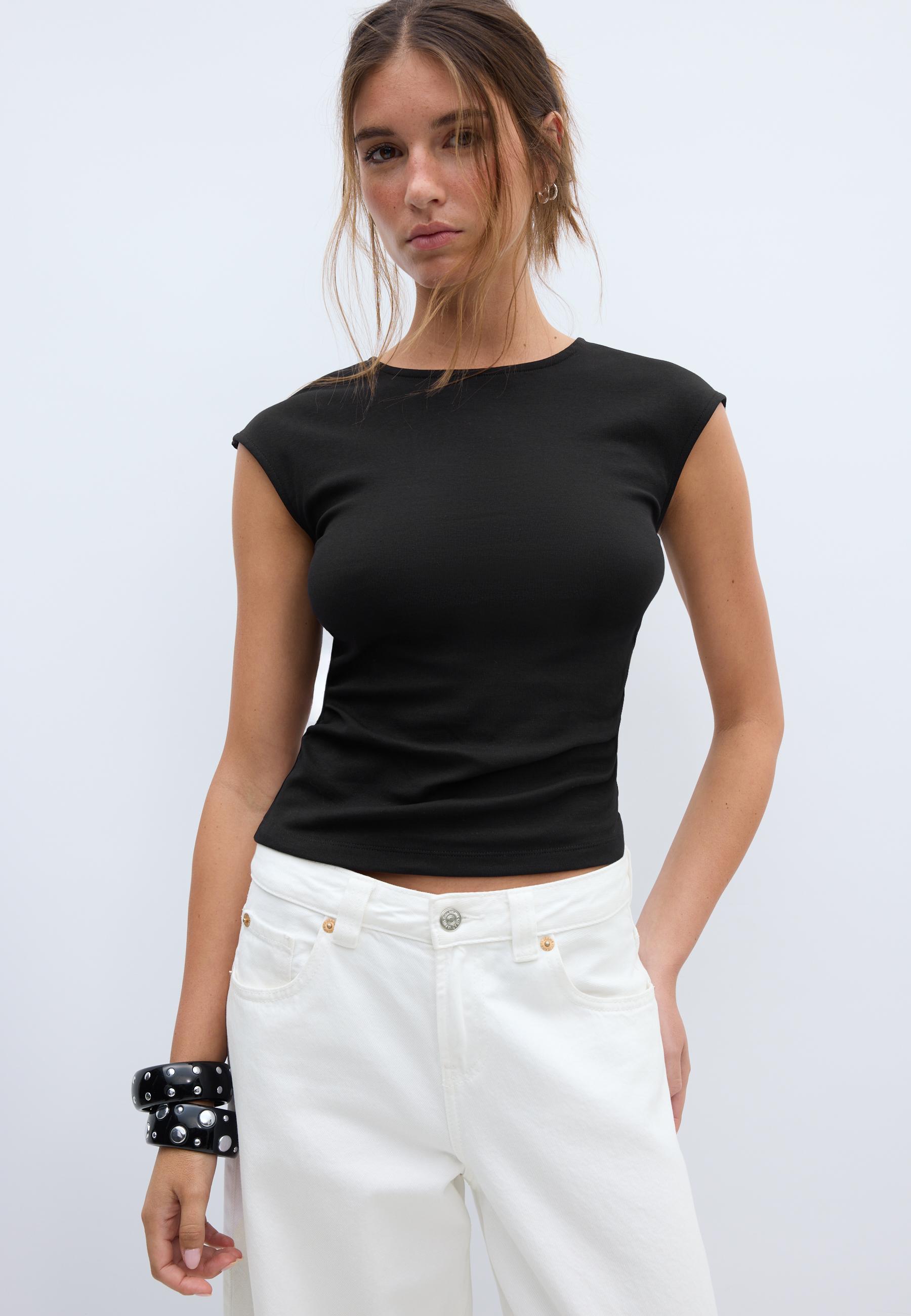 Basic Ruched Fitted T-Shirt — Black
