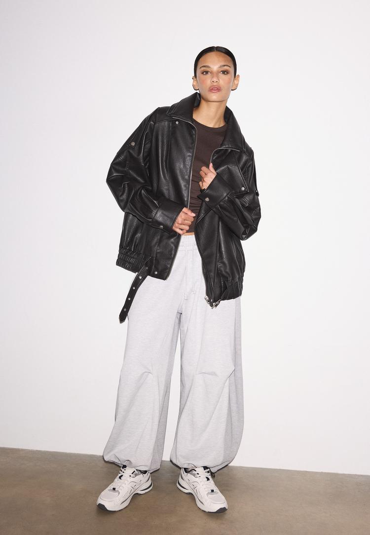 Stradivarius Oversize Τζάκετ Με Πέτο Με Όψη Δέρματος Μαύρο Xs