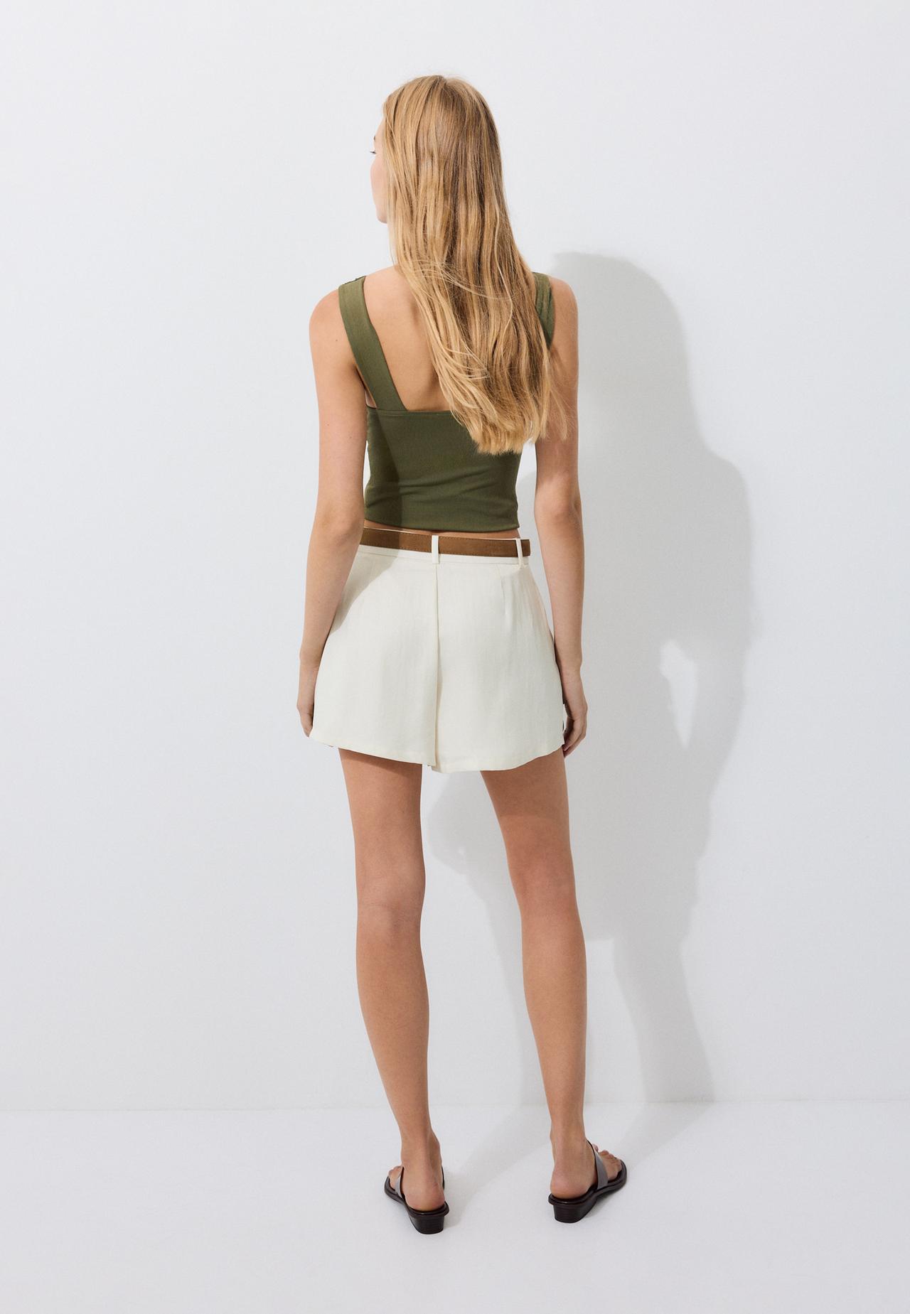 Flowing shorts with belt — Ecru