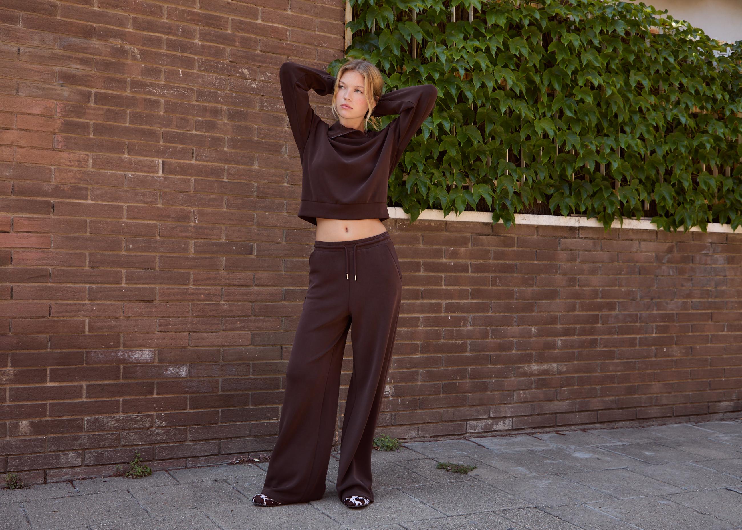 Soft-touch palazzo joggers — Brown