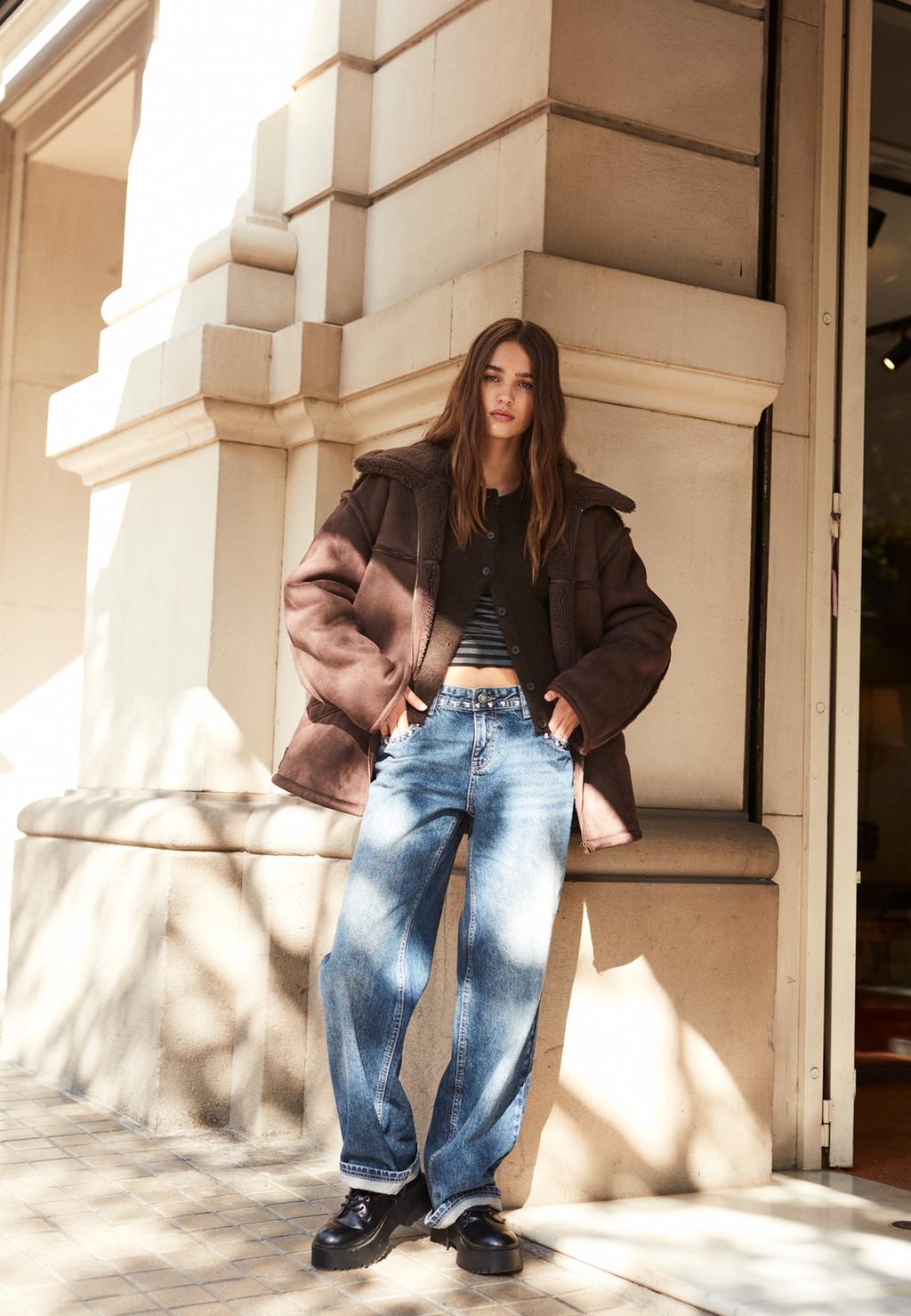 Baggy traperice s ukrasnim zakovicama