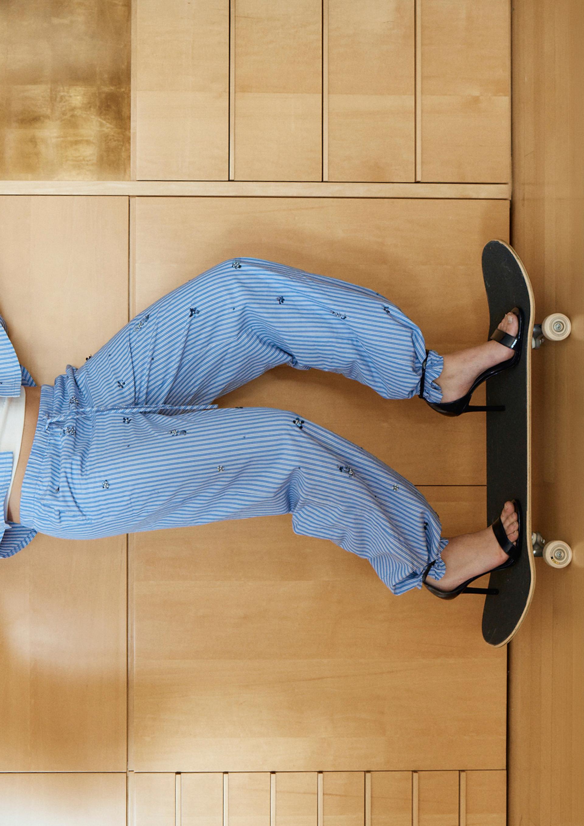 Patent görünümlü topuklu sandalet